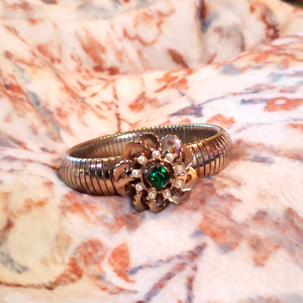 Vintage faux emerald flower bracelet